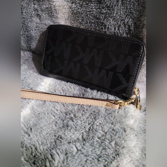 Michael Kors Black Shiny Wallet - Picture 2 of 11